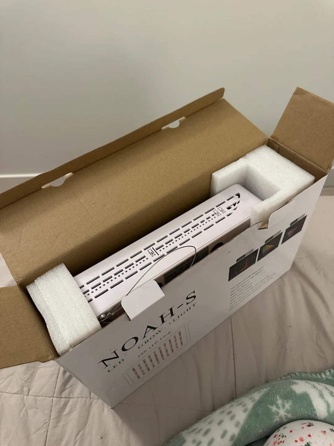 Noah-S LED Grow Light, Full Spectrum, New in Box image indicator(3)