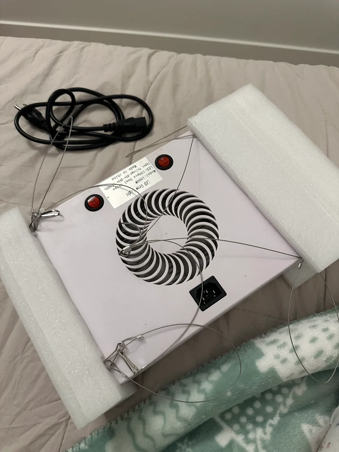 Noah-S LED Grow Light, Full Spectrum, New in Box image indicator(5)