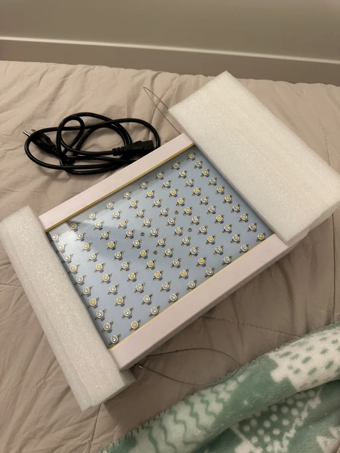 Noah-S LED Grow Light, Full Spectrum, New in Box image indicator(4)