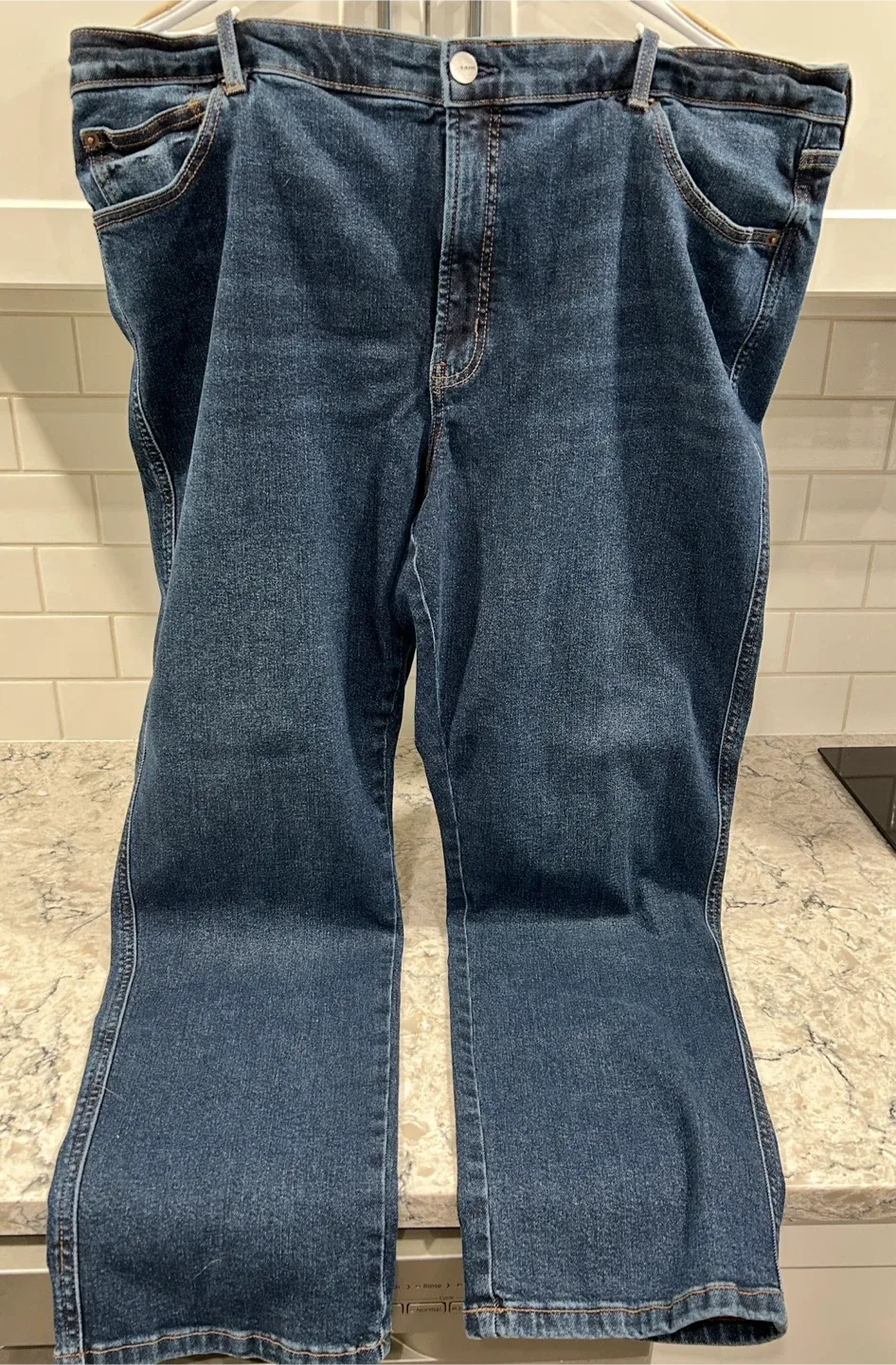 The Vintage Slim Leg Women’s Jeans (Reitmans)(36 Reg) image indicator(2)