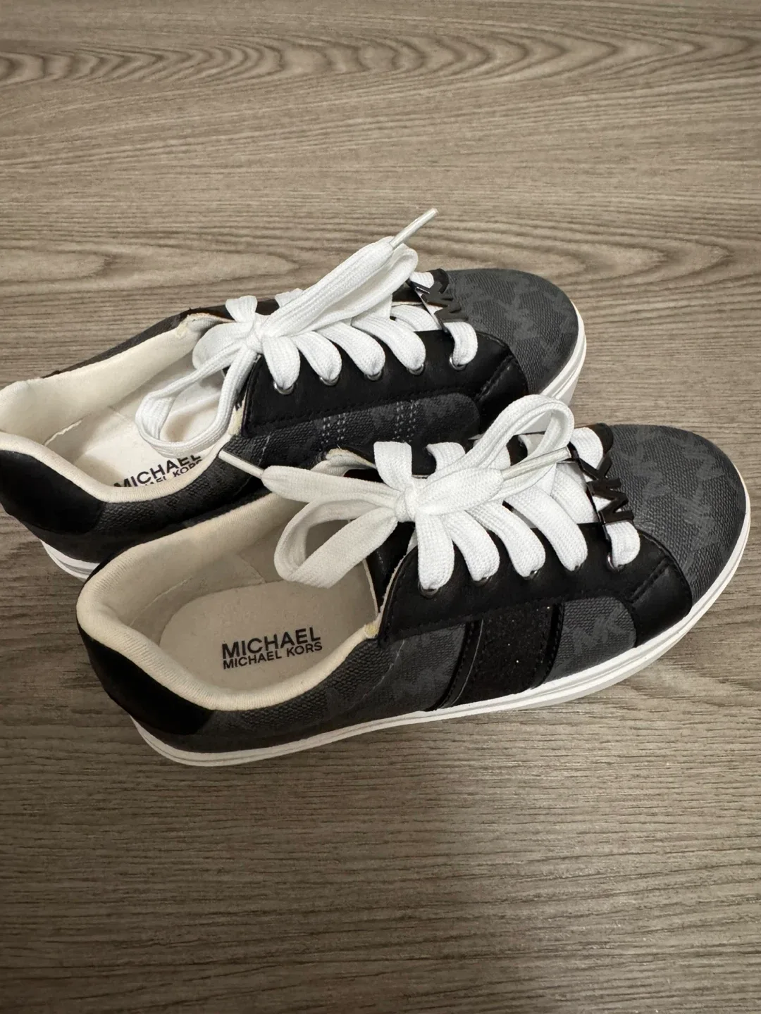Michael Kors Sneakers - Size 1 kids image indicator(6)