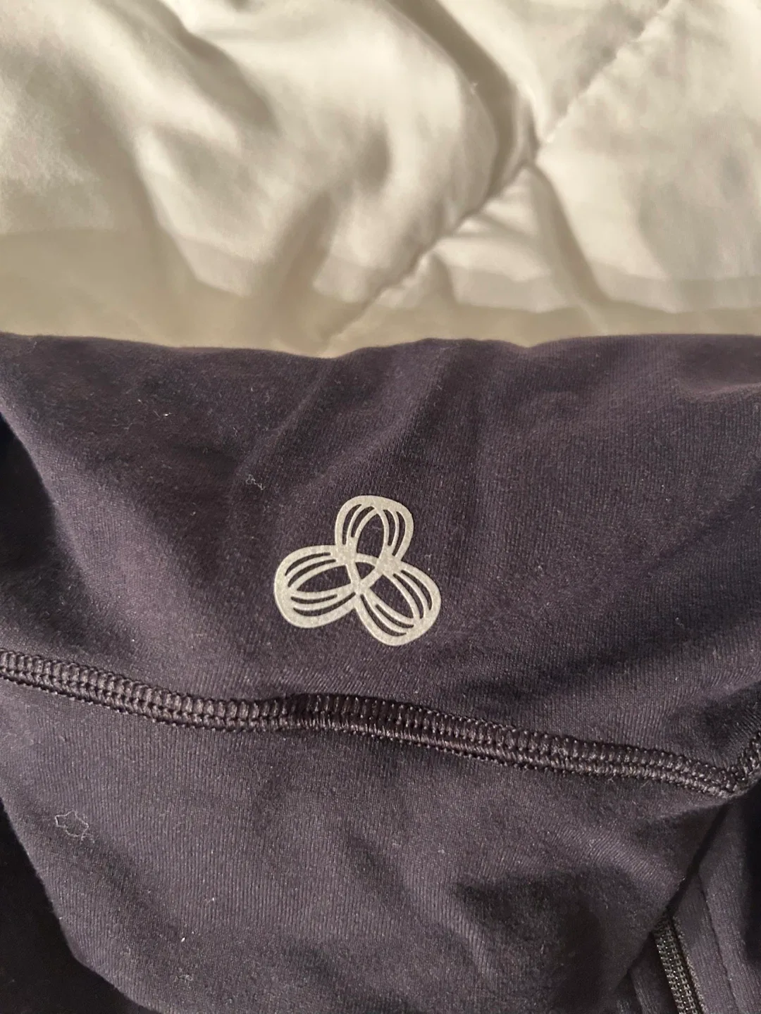 TNA atheletic zip up image indicator(3)