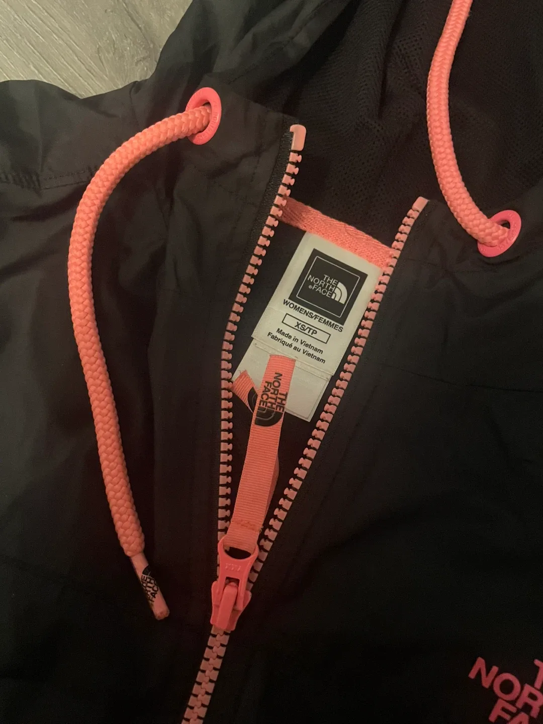 The North Face Windbreaker - Women's XS image indicator(2)