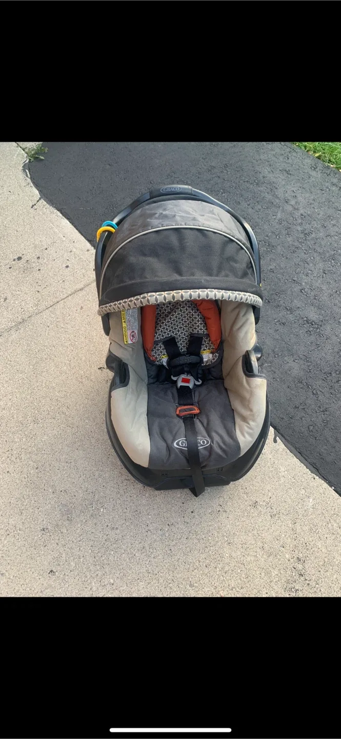 Graco SnugRide 35 Lite LX Infant Car Seat thumbnail