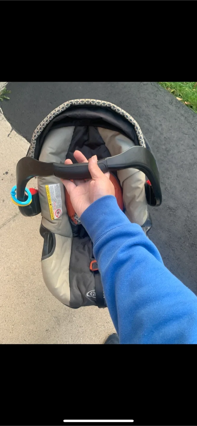 Graco SnugRide 35 Lite LX Infant Car Seat image indicator(5)