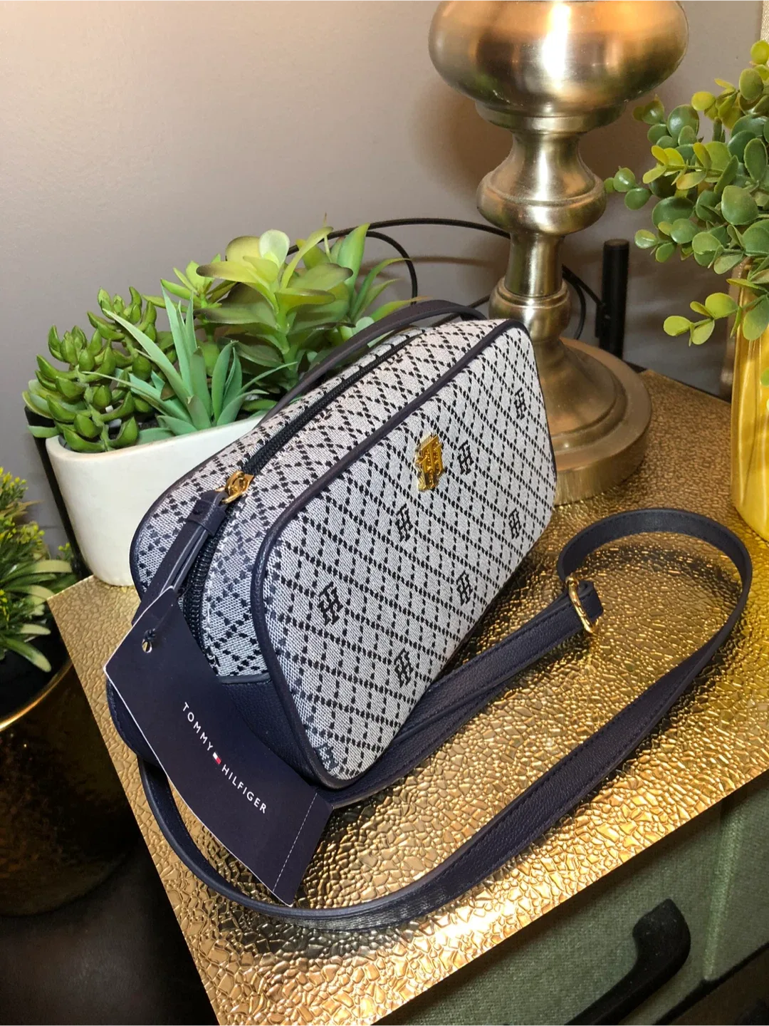 Tommy Hilfiger Crossbody Bag - New with Tags! image indicator(4)