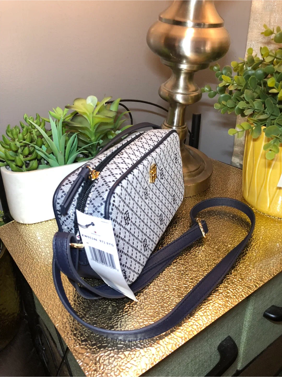 Tommy Hilfiger Crossbody Bag - New with Tags! image indicator(2)