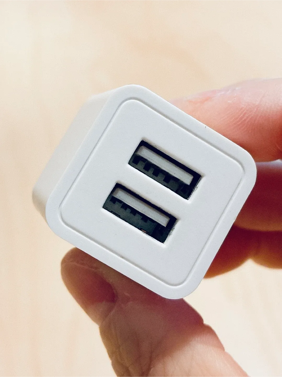 White USB Charger thumbnail