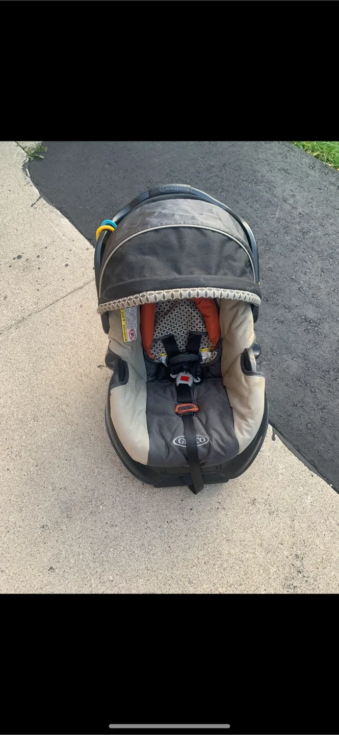 Graco SnugRide 35 Lite LX Infant Car Seat thumbnail