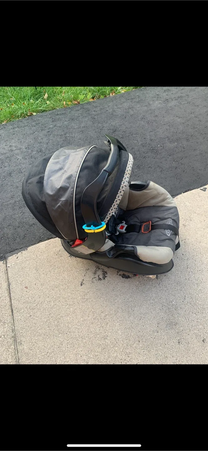 Graco SnugRide 35 Lite LX Infant Car Seat image indicator(3)