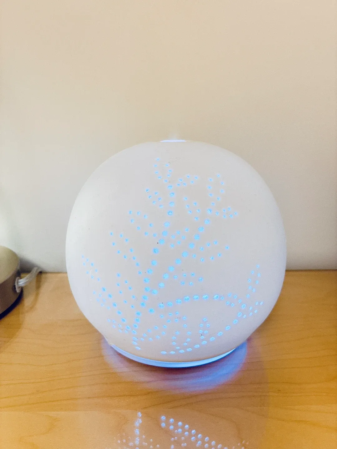 Round Diffuser Lamp with 8 colours image indicator(2)