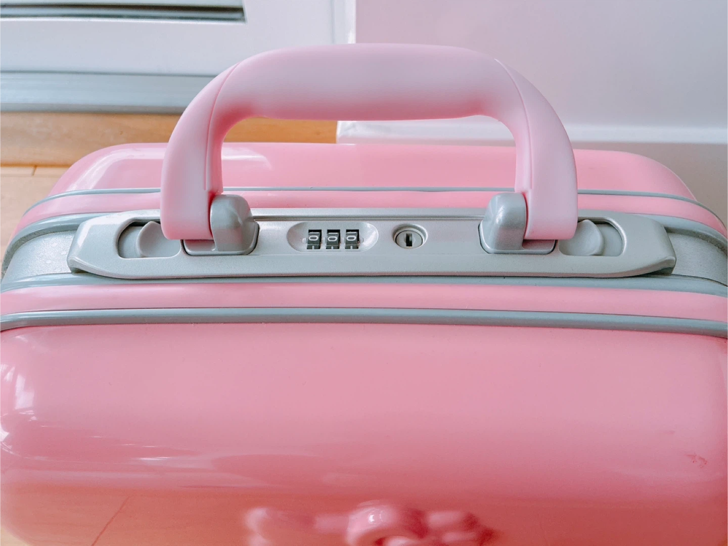 Hello Kitty Pink Luggage Suitcase - photo 3