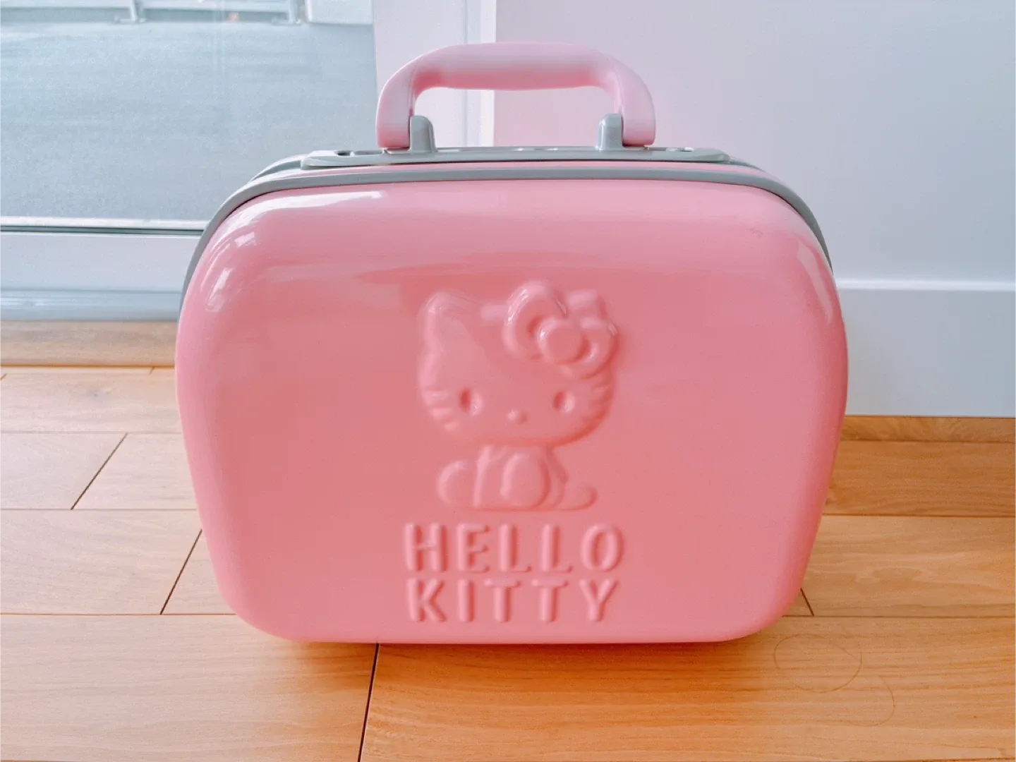 Hello Kitty Pink Luggage Suitcase thumbnail