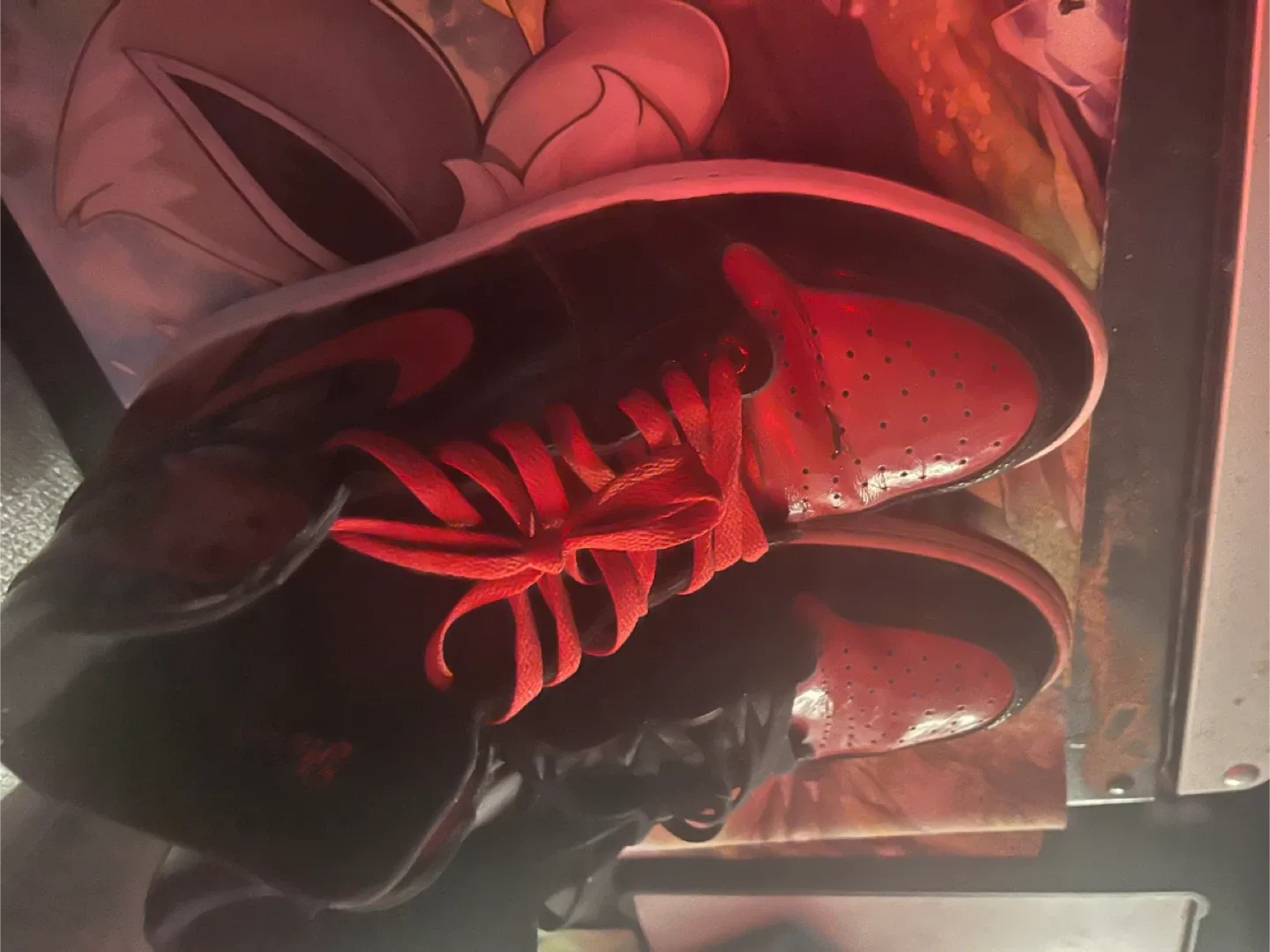 Nike Air Jordan 1 High Black/Red size 13 image indicator(3)