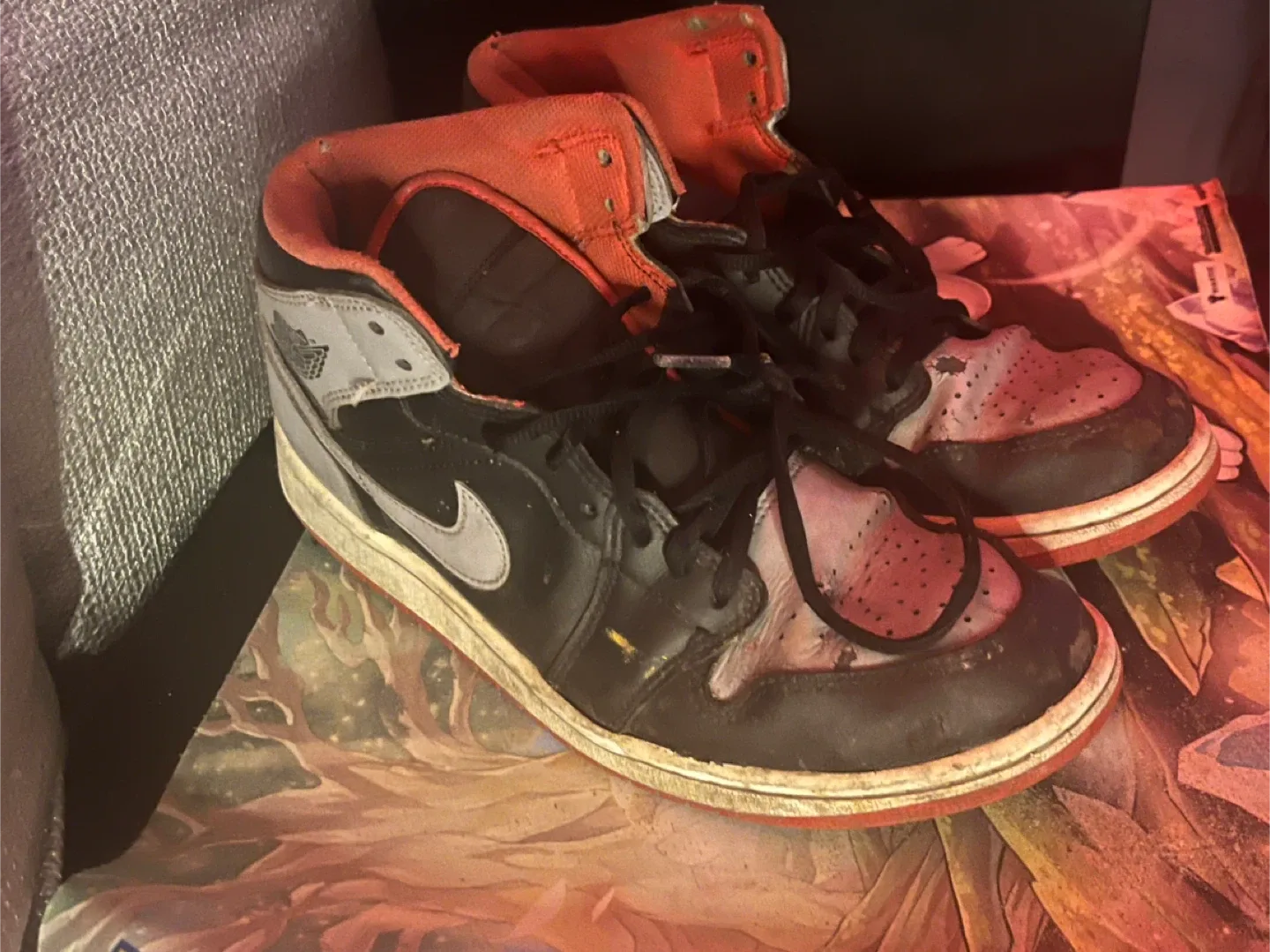 Nike Air Jordan 1 mid Top Sneakers beat 10$ size 9 image indicator(2)
