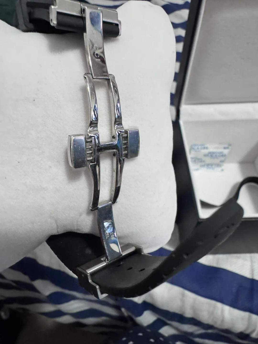 Gucci Grip Watch with Box image indicator(2)