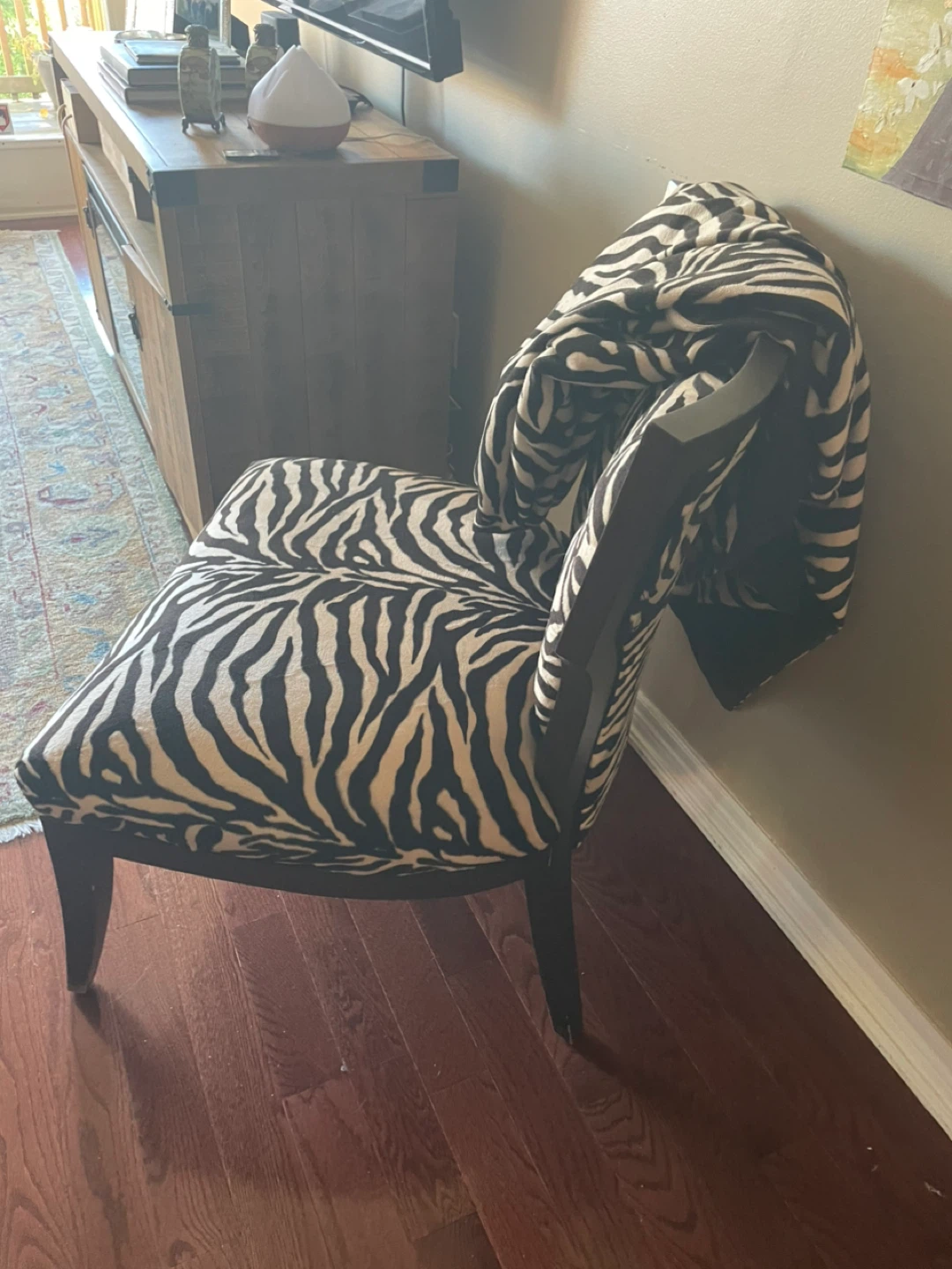 Zebra Print Accent Chair and throw blanket - photo 3