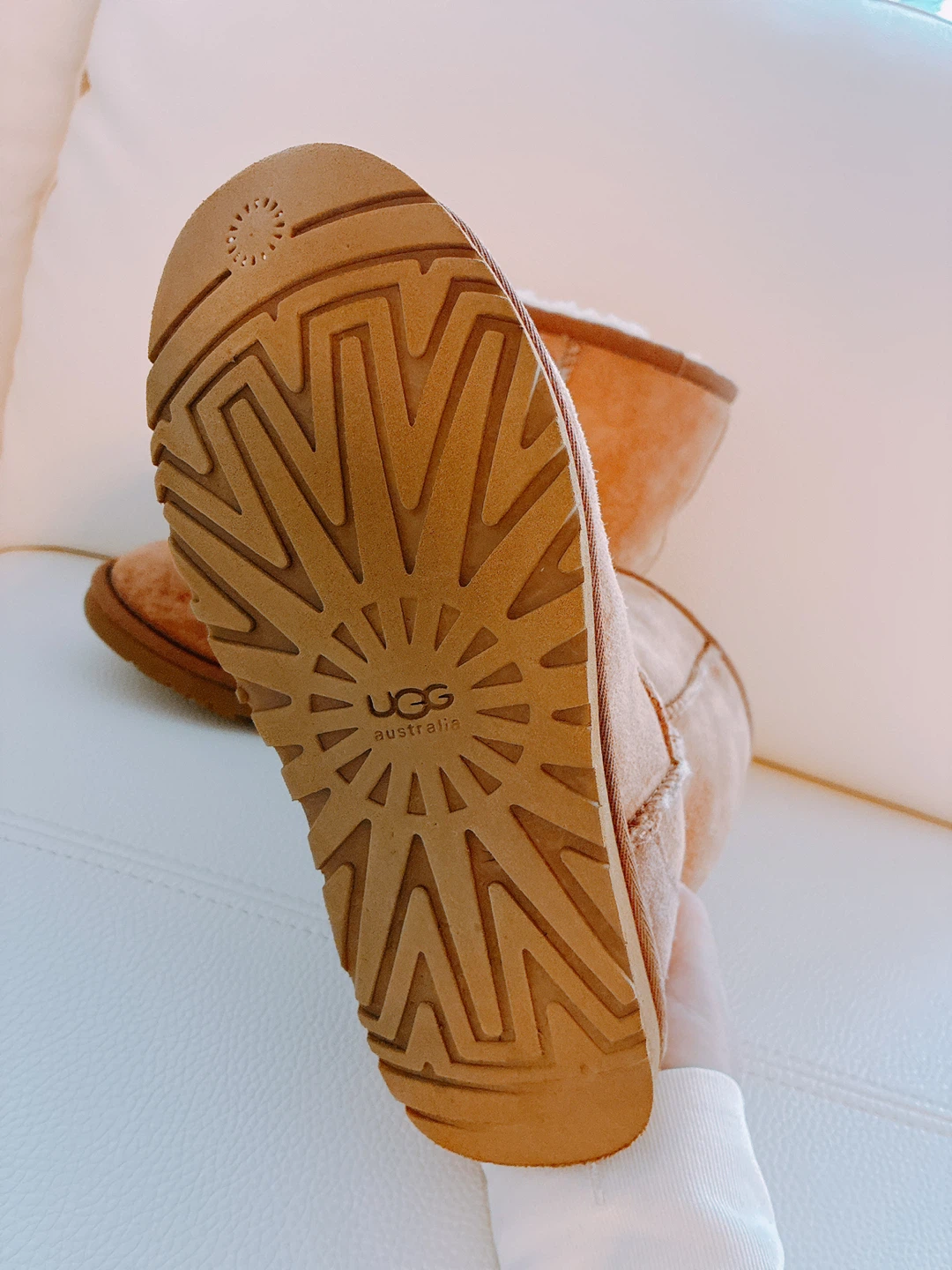 UGG Classic Short Boots - Size 6 - photo 4