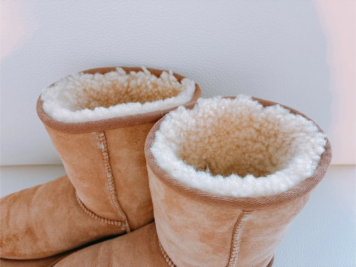 UGG Classic Short Boots - Size 6 image indicator(2)