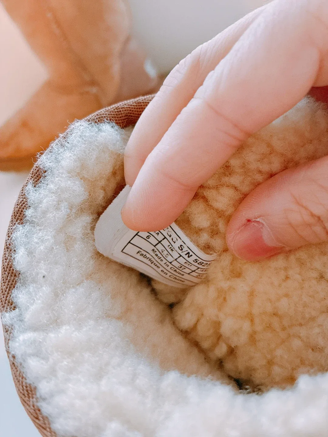 UGG Classic Short Boots - Size 6 image indicator(3)