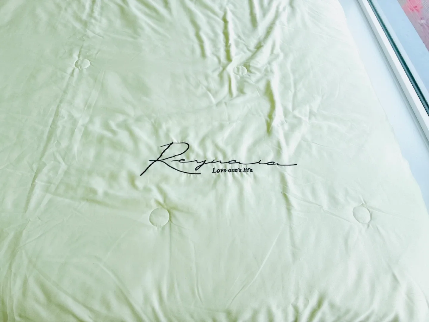 Reynola Bedding Set image indicator(2)