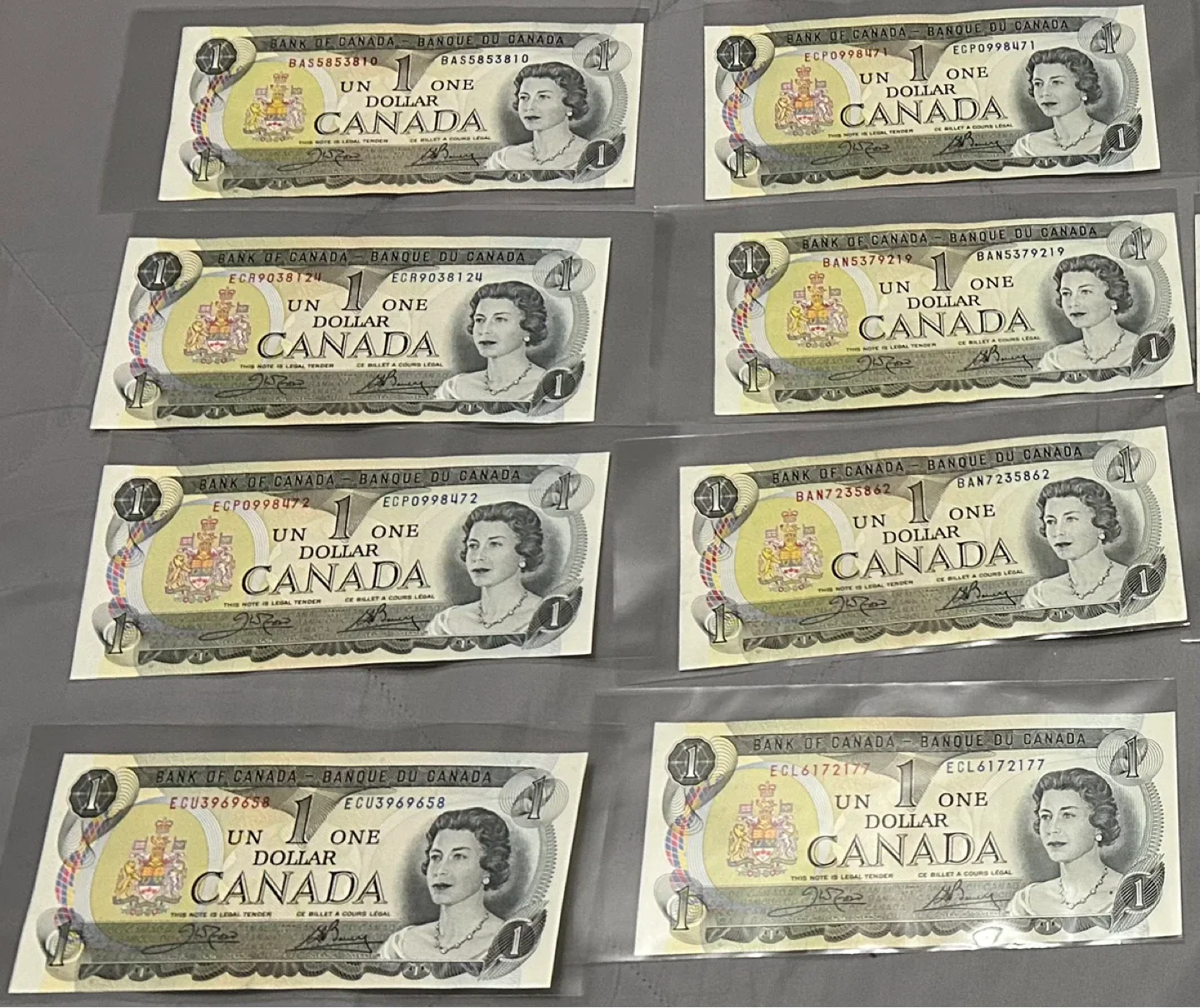 Collection of 15 Canadian Dollar Bills, 1973 image indicator(2)
