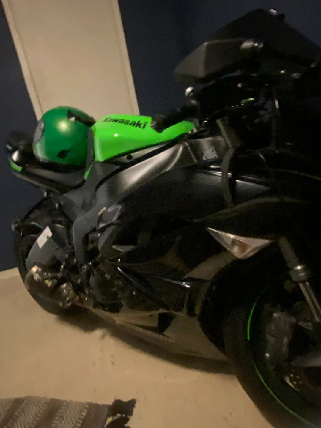 Kawasaki Ninja ZX-6R Motorcycle  2011- Black & Green image indicator(2)