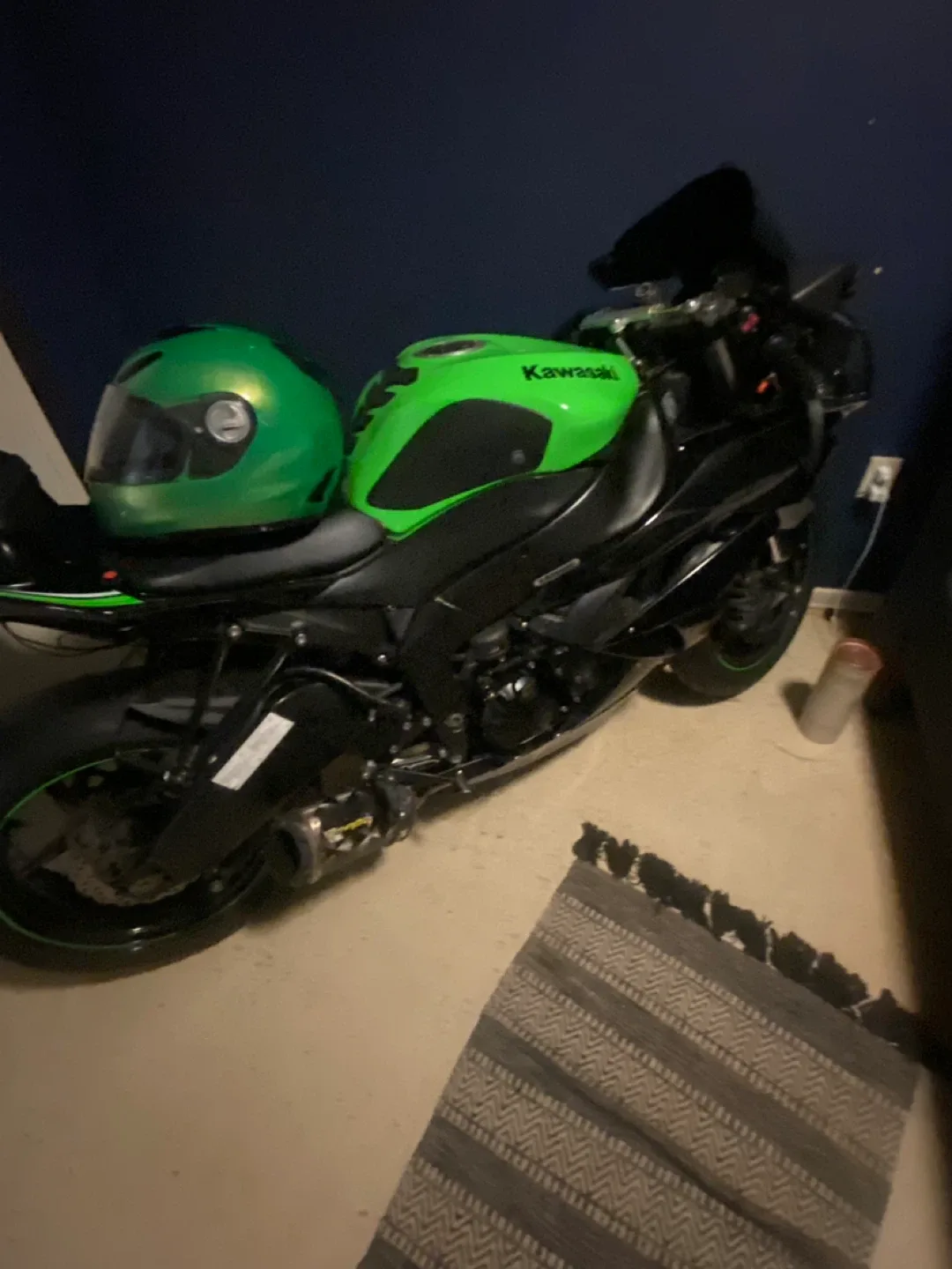 Kawasaki Ninja ZX-6R Motorcycle  2011- Black & Green image indicator(3)