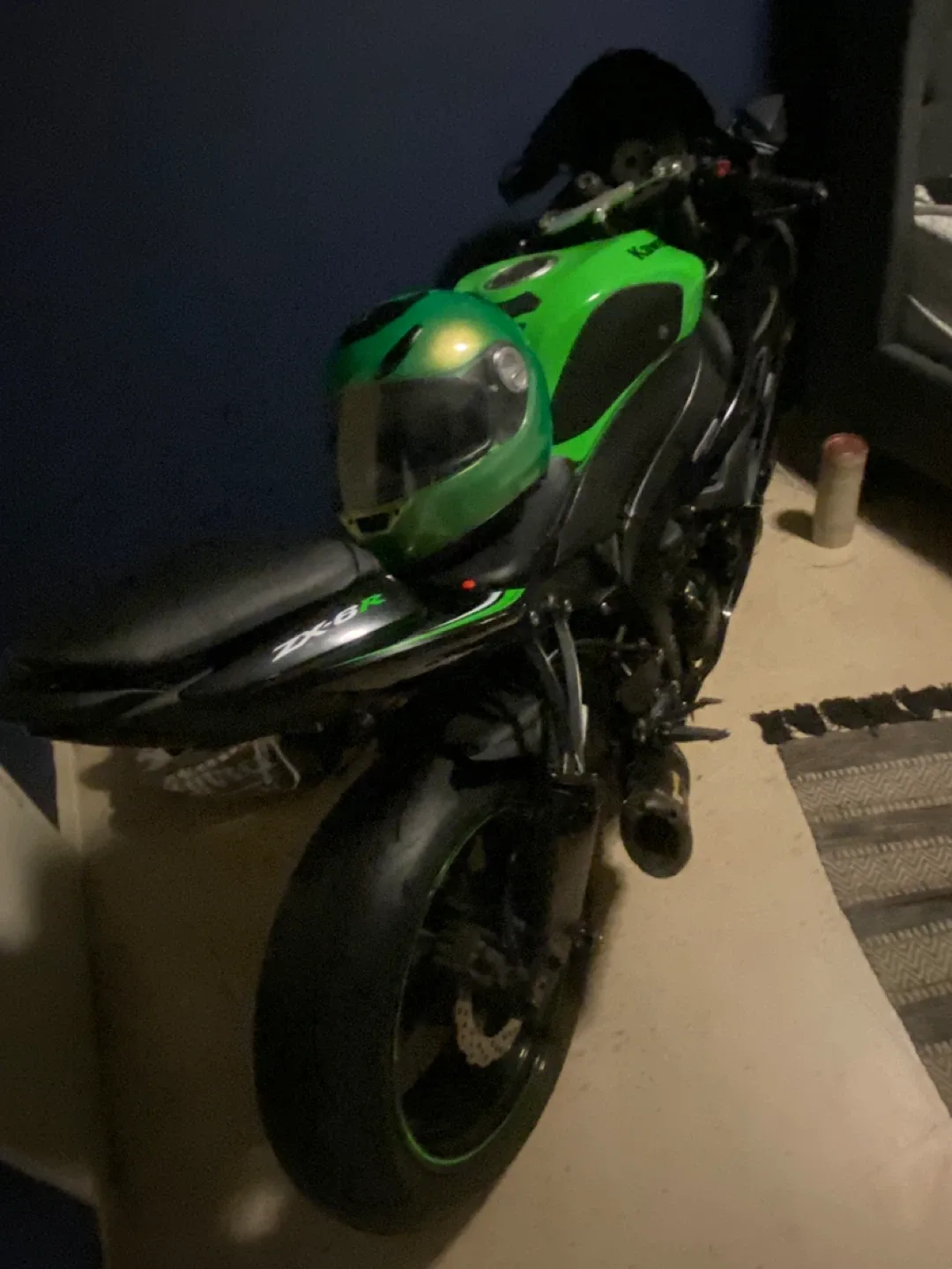 Kawasaki Ninja ZX-6R Motorcycle  2011- Black & Green image indicator(4)