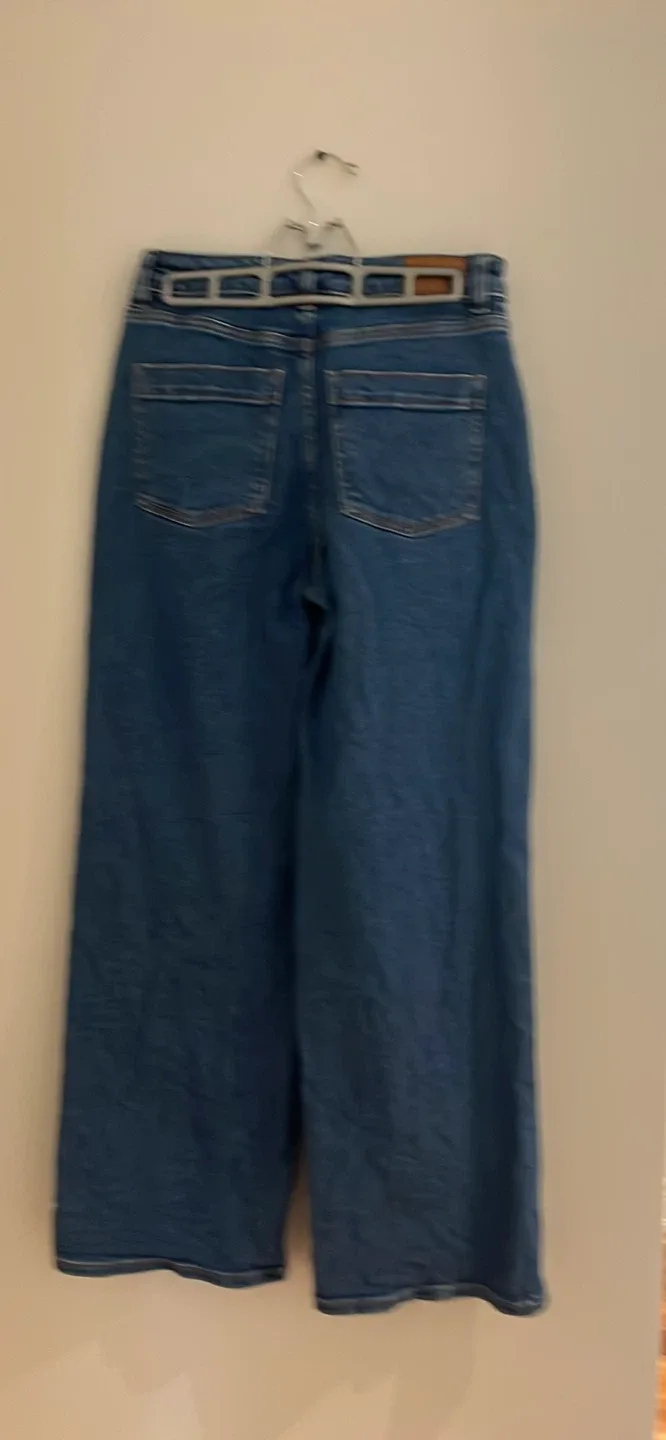 Jillian Harris High Rise Wide Leg Jeans - Size 27 image indicator(6)