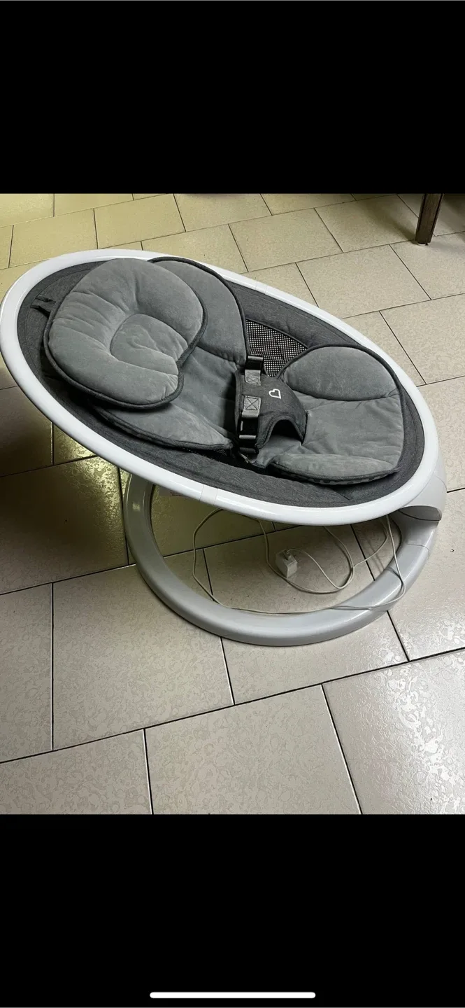 Munchkin Baby Swing - Like New! image indicator(2)