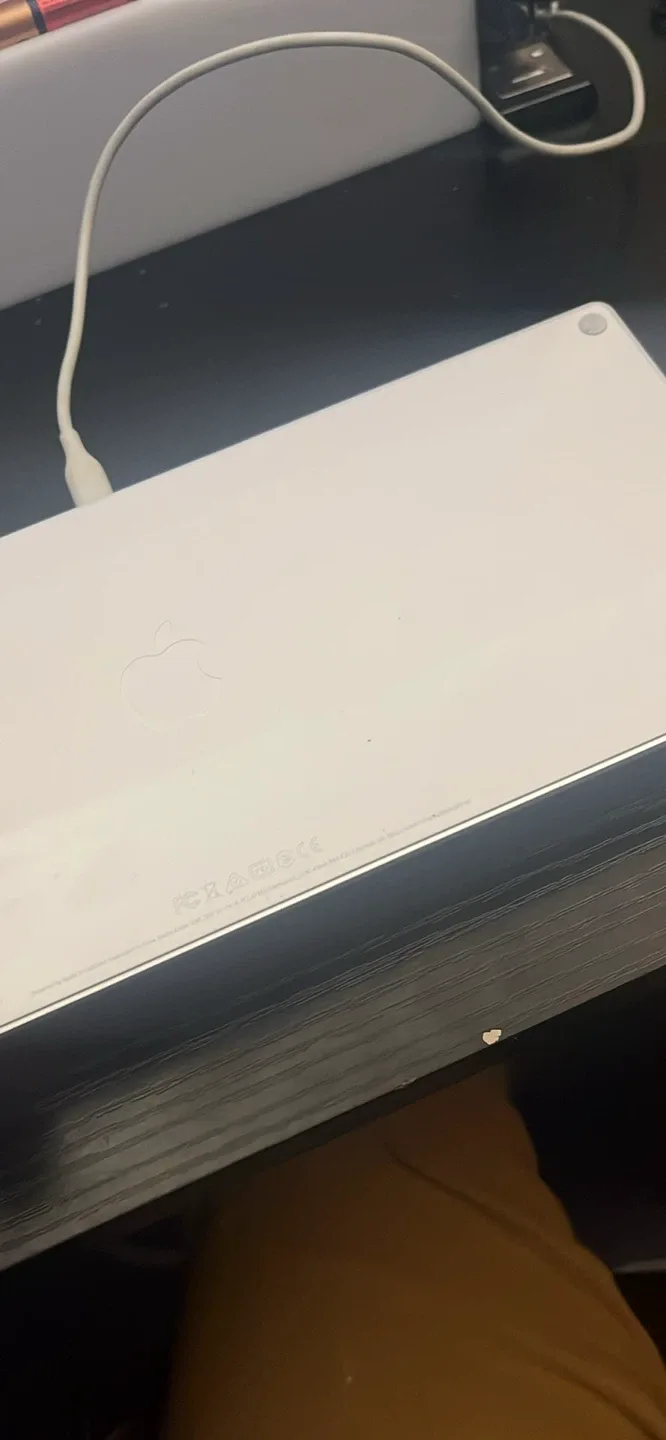 Apple Magic Keyboard - White image indicator(2)