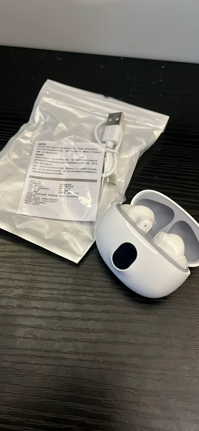 White Wireless Earbuds with Case image indicator(2)