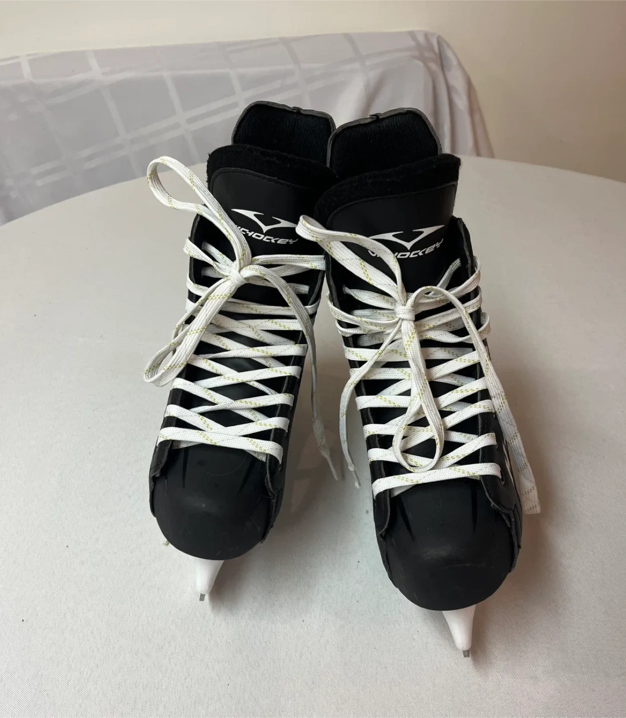 New - Boys Hockey Skates - Size 4 youth - Vic HX1