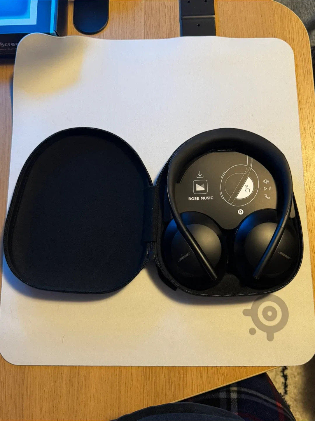 Bose Noise Cancelling Headphones 700 - Black