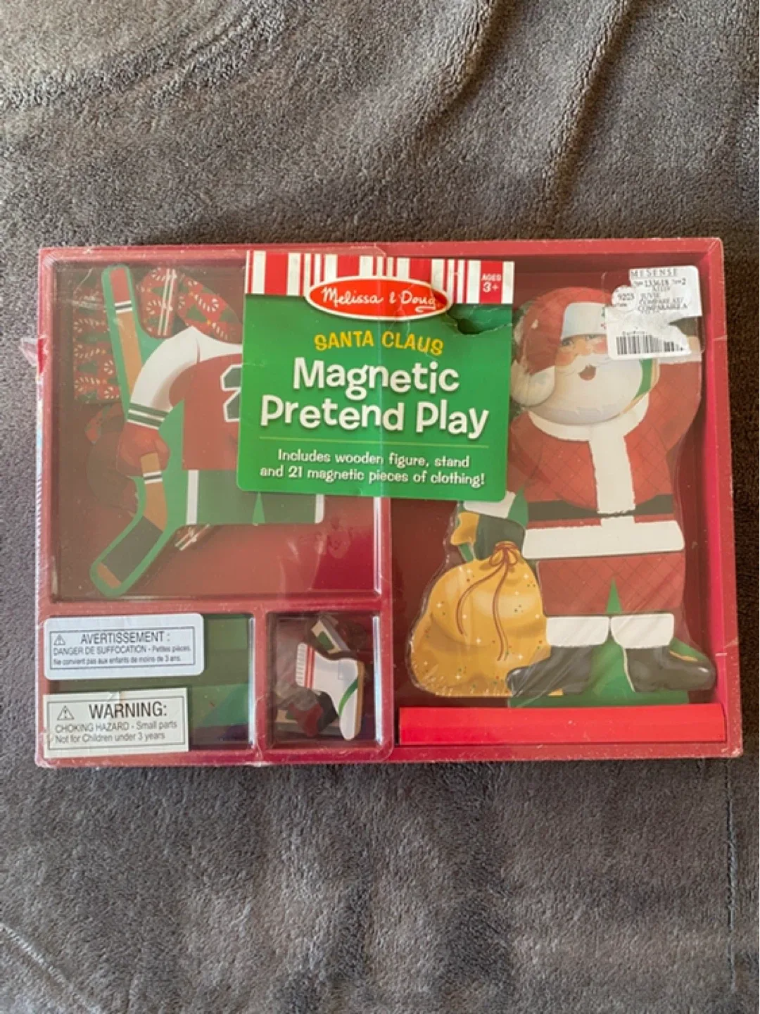 Melissa & Doug Santa Claus Magnetic Pretend Play Set image indicator(2)