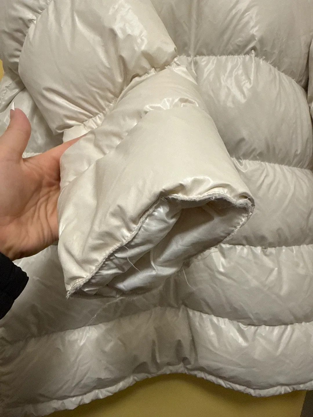 Aritzia White Puffer Jacket image indicator(3)