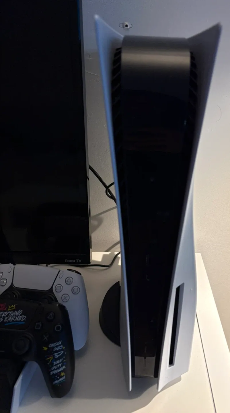 PlayStation 5 with Game and Controllers image indicator(2)