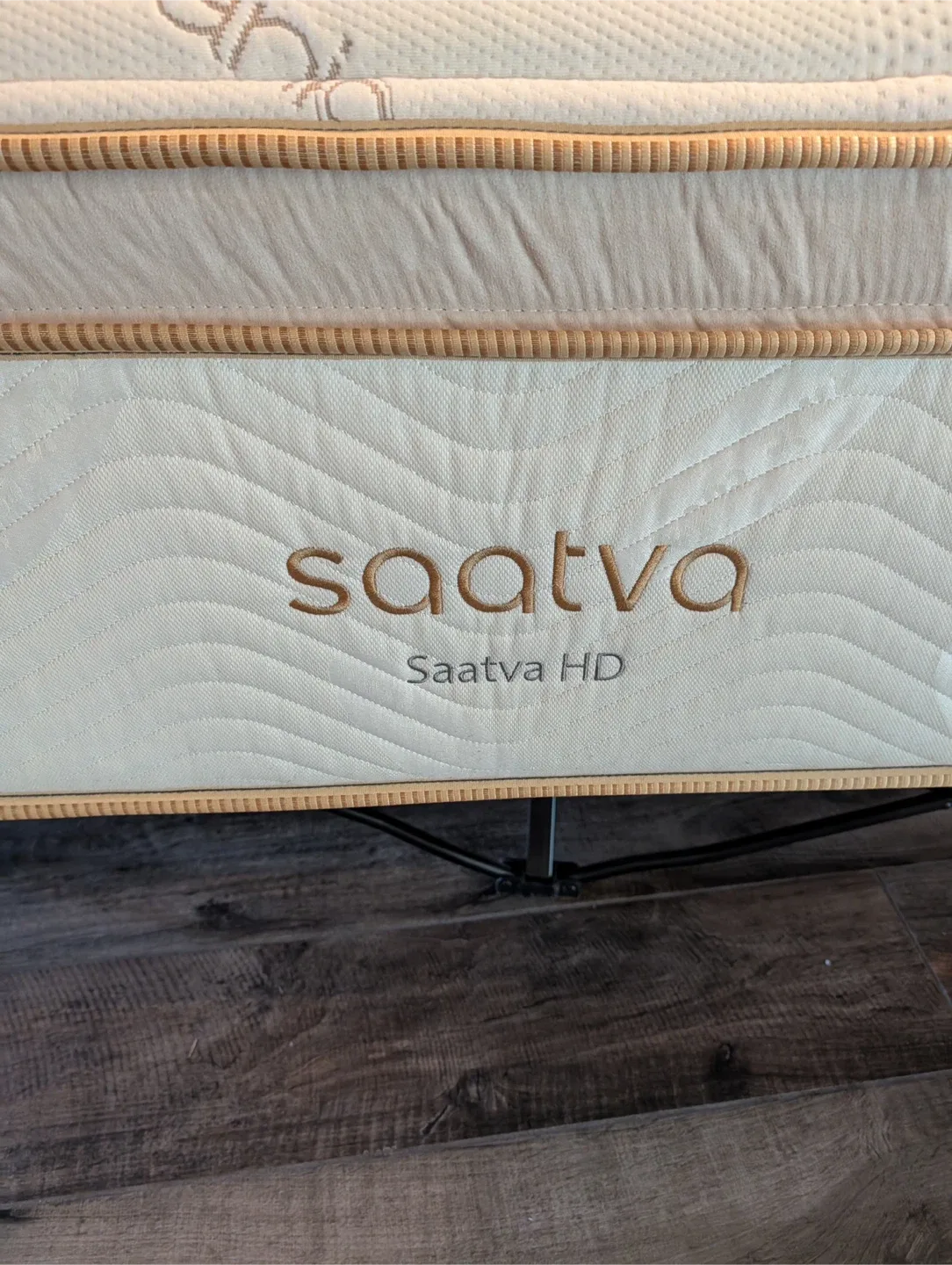 Saatva HD King Mattress, Like new, only used 2 weeks image indicator(6)