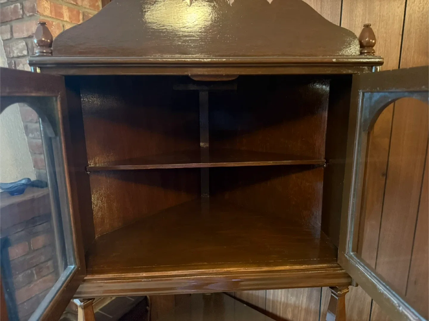 Brown Corner Display Cabinet image indicator(2)