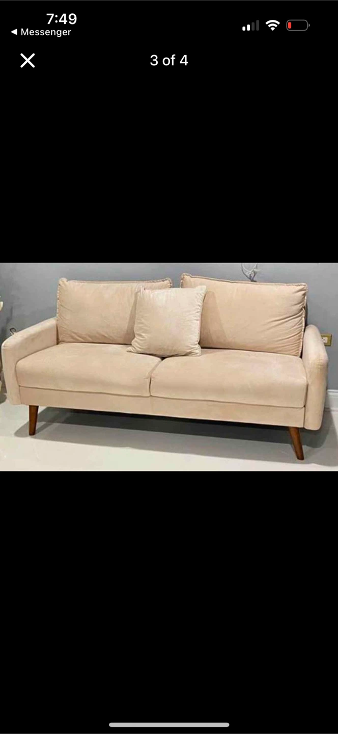 Small couch . Ground level pick up