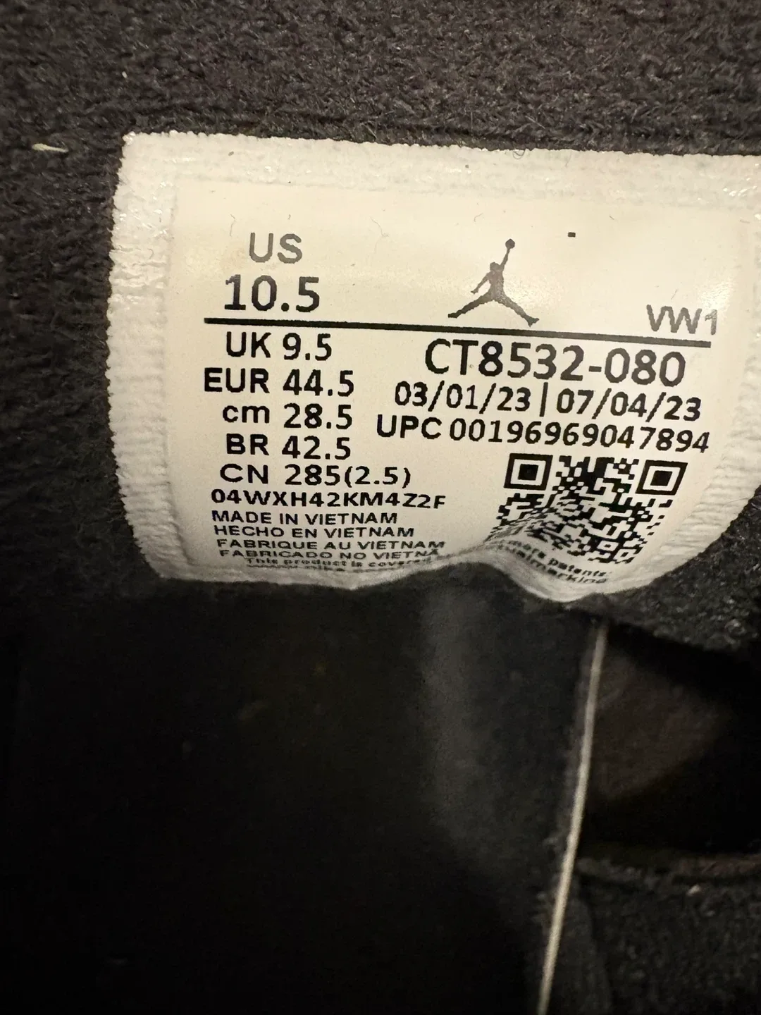 Air Jordan 3 Retro Black/Orange Size 10.5 image indicator(4)