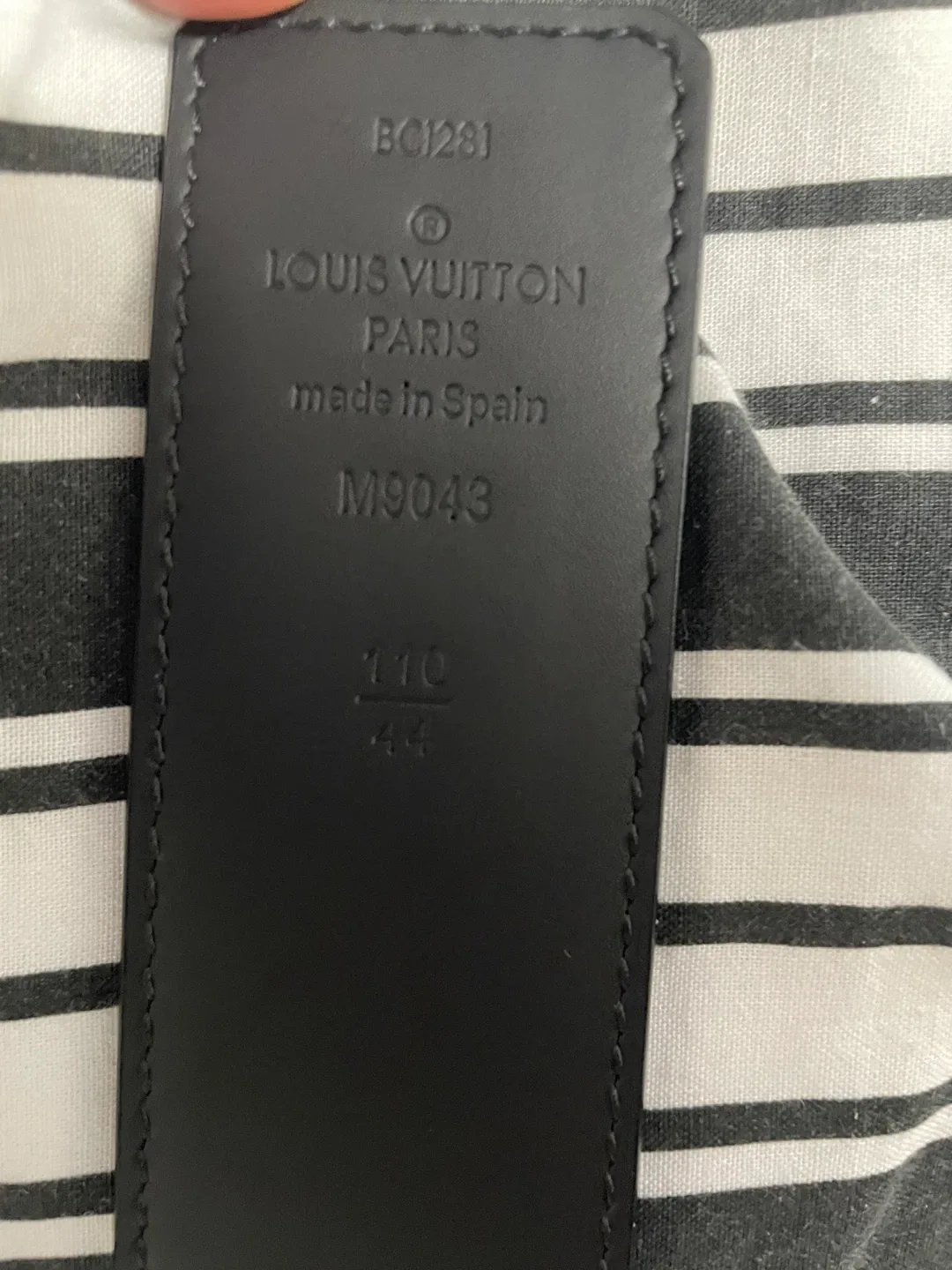 Louis Vuitton LV Initials 40MM Belt image indicator(2)