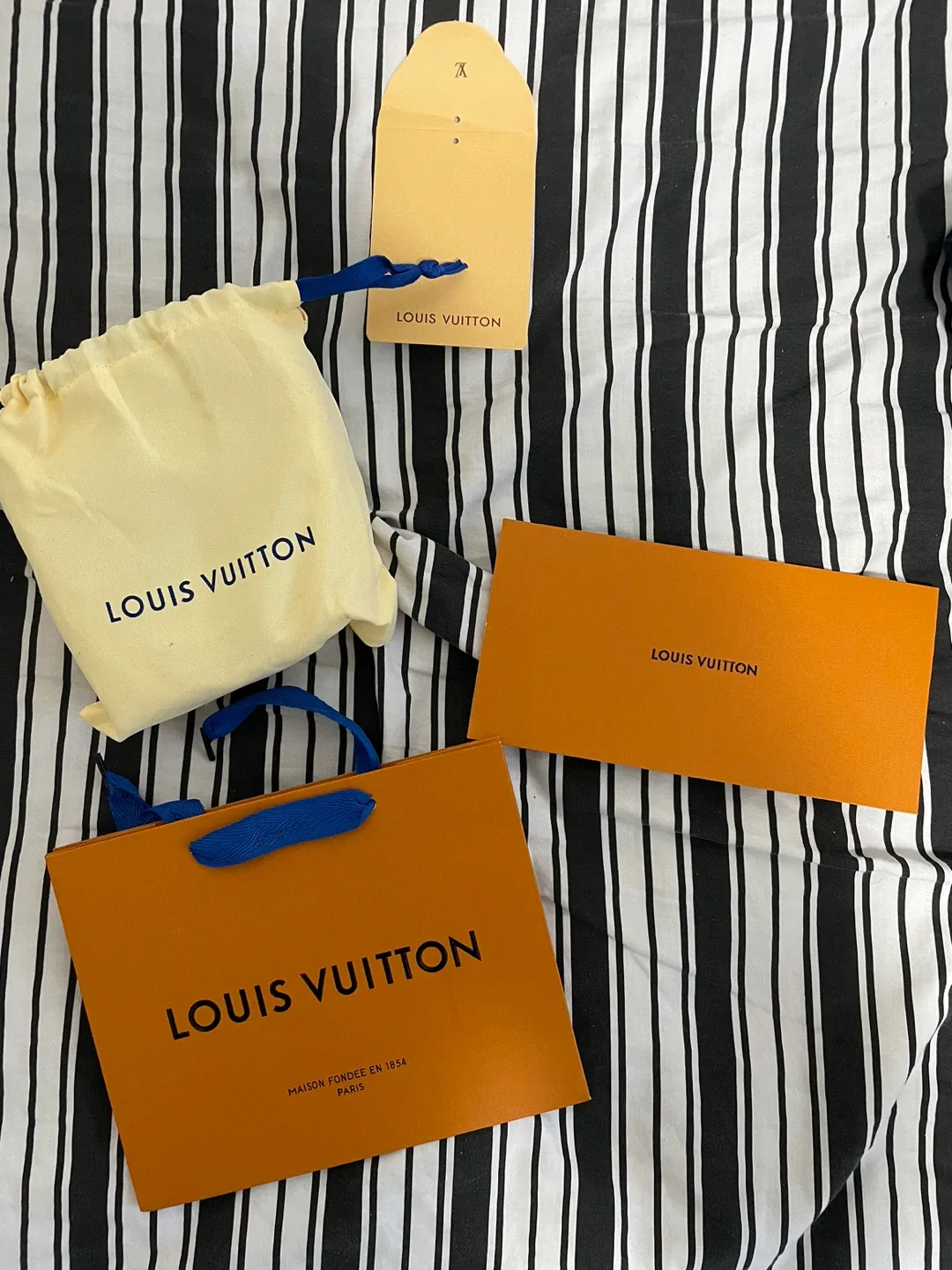 Louis Vuitton LV Initials 40MM Belt image indicator(5)