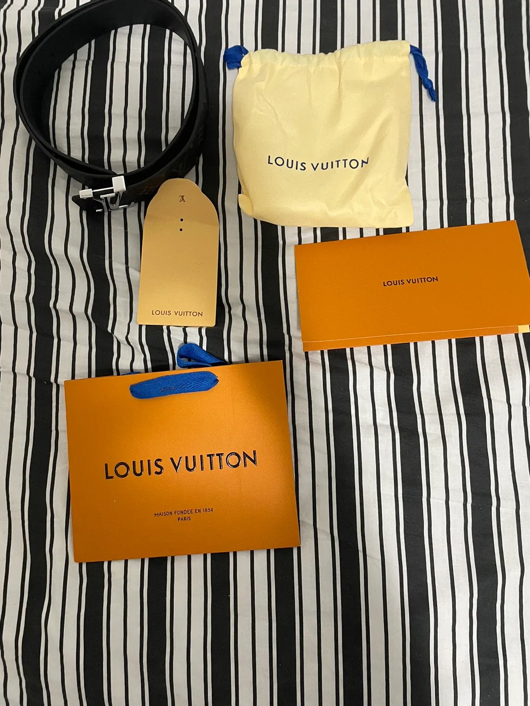 Louis Vuitton LV Initials 40MM Belt image indicator(7)