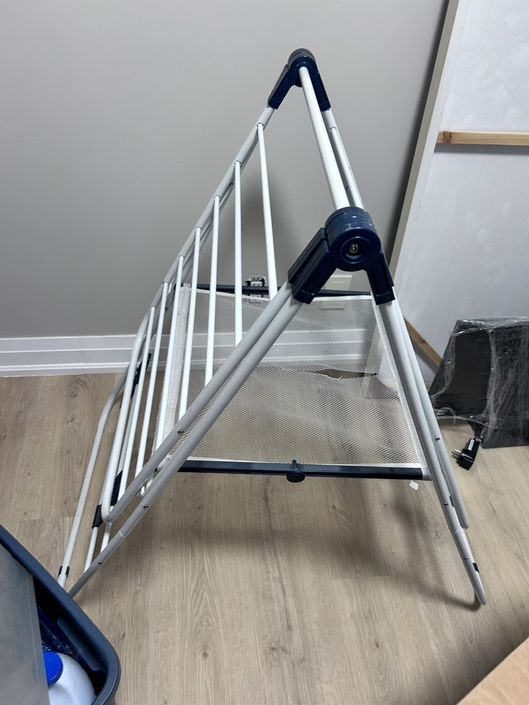 Foldable Drying Rack – Great Condition! 🌬️👚 - photo 2