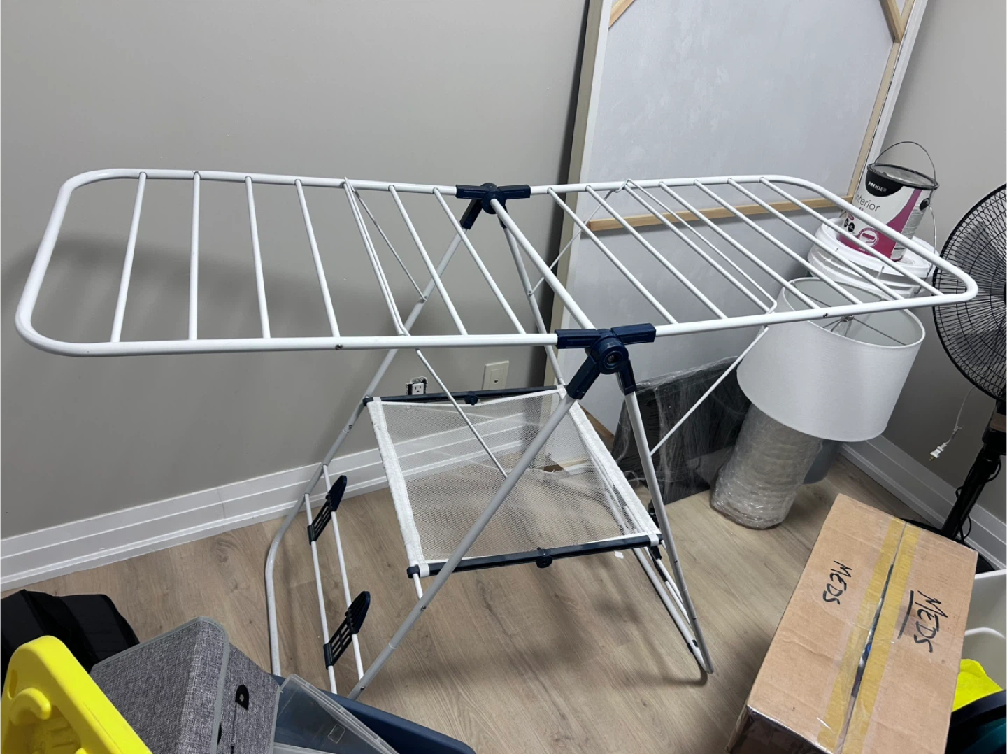 Foldable Drying Rack – Great Condition! 🌬️👚