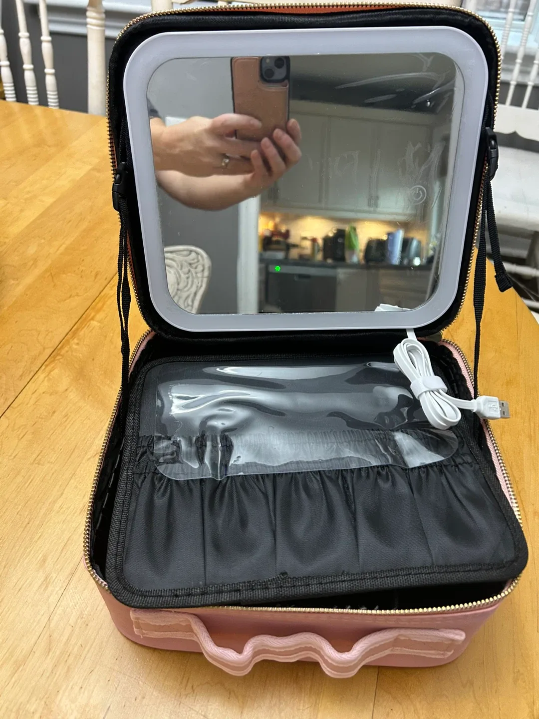 Makeup Travel Case - Pink image indicator(2)