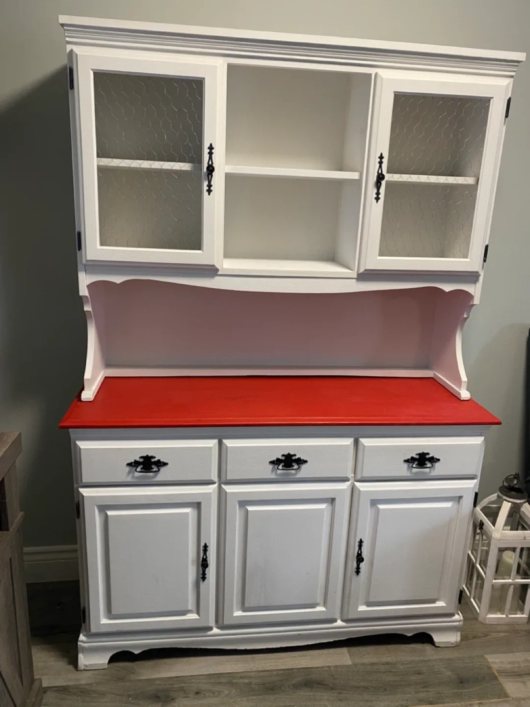 White & Red Hutch Cabinet image indicator(3)