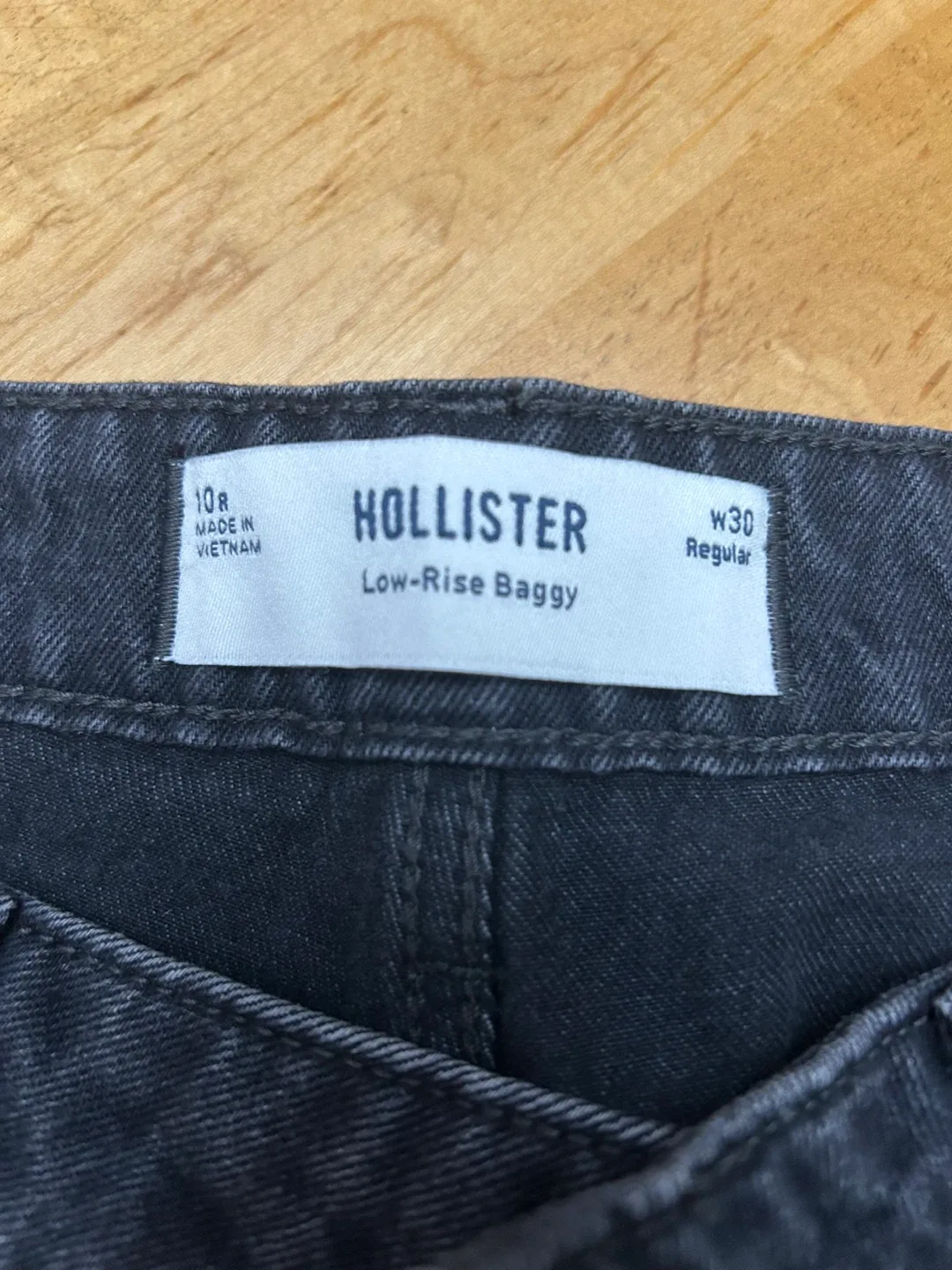 Hollister Low-Rise Baggy Jeans - W30